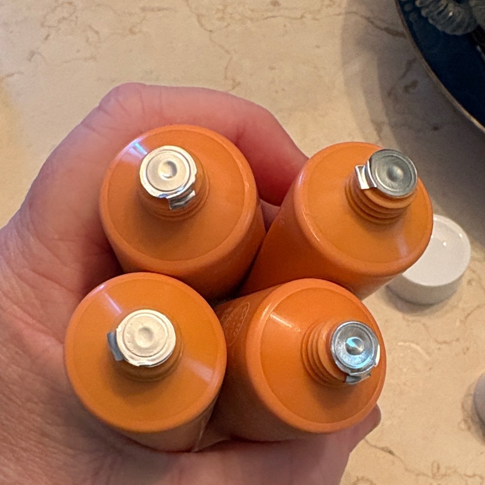 ELEMIS Superfood Glow Priming Moisturiser — Orange Tubes - Picture 4 of 4